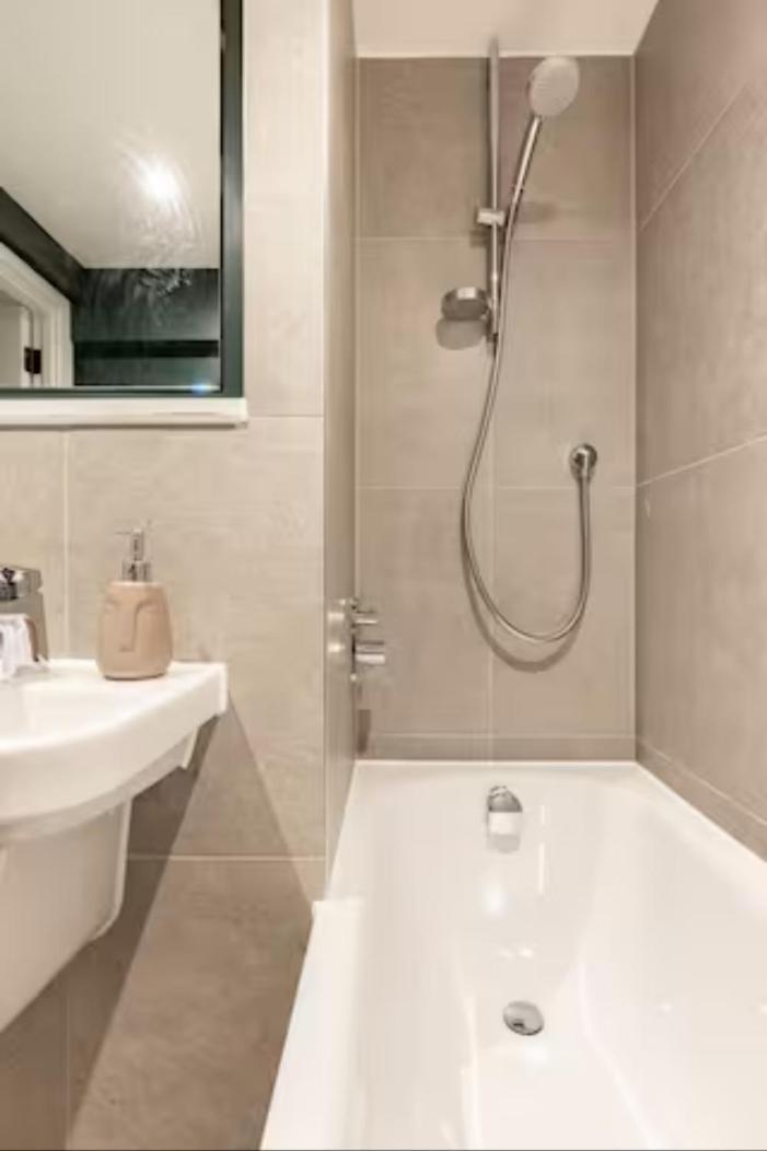 Two Bedrooms Exquisite En-Suite Apartment Deansgate Manchester Extérieur photo
